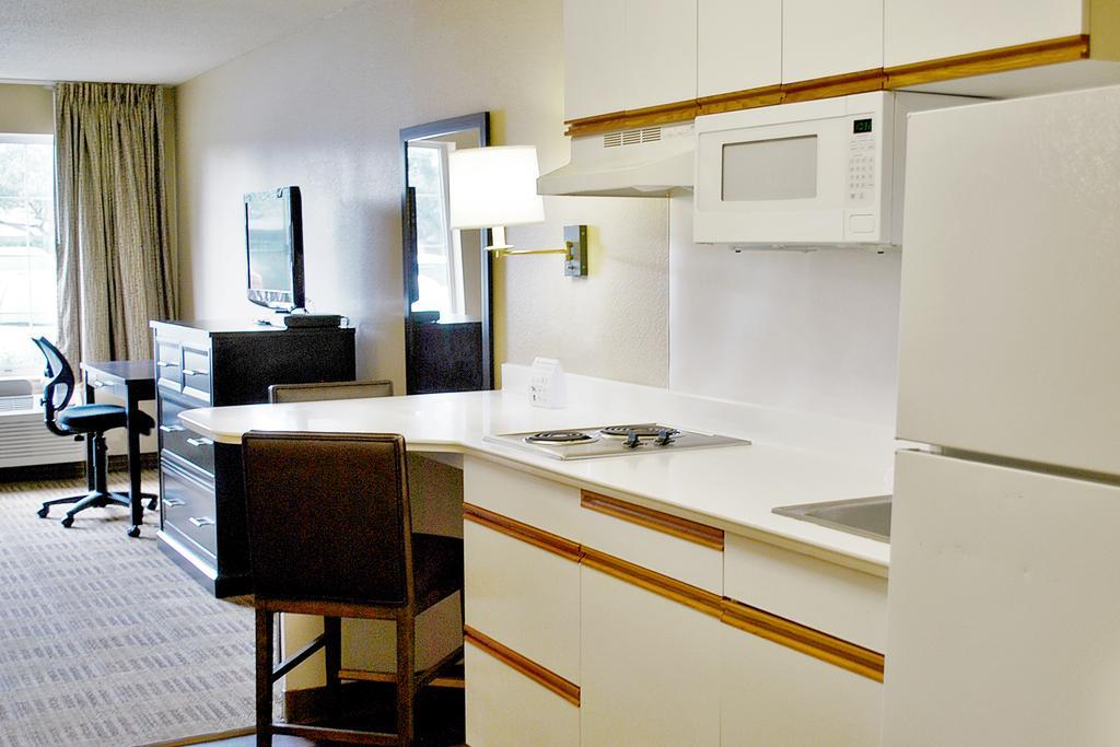 Extended America - Philadelphia - - Dresher Rd 2* Horsham