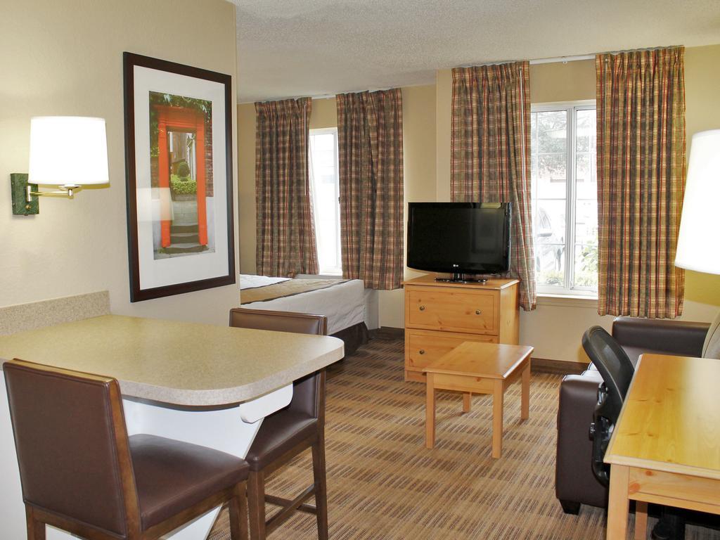 Extended America - Philadelphia - - Dresher Rd 2* Horsham